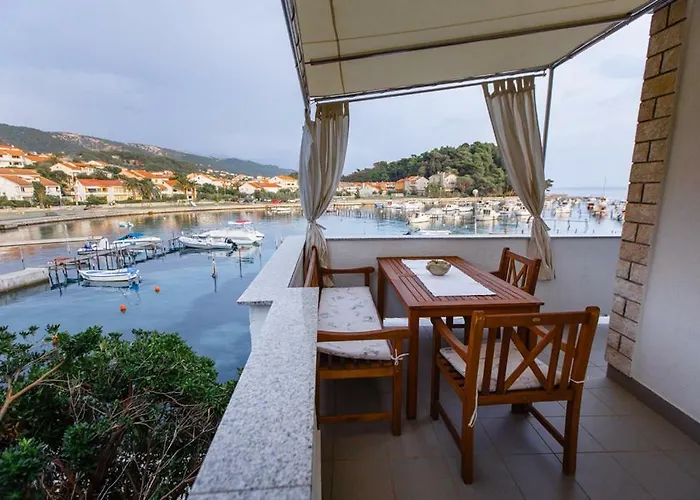 Maris Iii Apartment